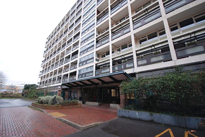 3 Bedroom Flat To Rent In Wimborne House, Dorset Road, Oval, SW8