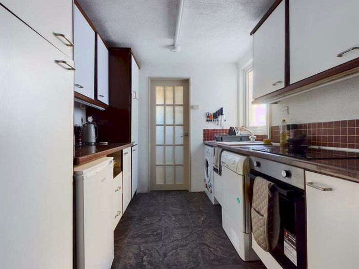 1 Bedroom Flat To Rent In Queens Park Road, Brighton, BN2