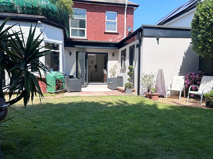 3 Bedroom Flat For Sale In Pembroke Road, Alum Chine, BH4
