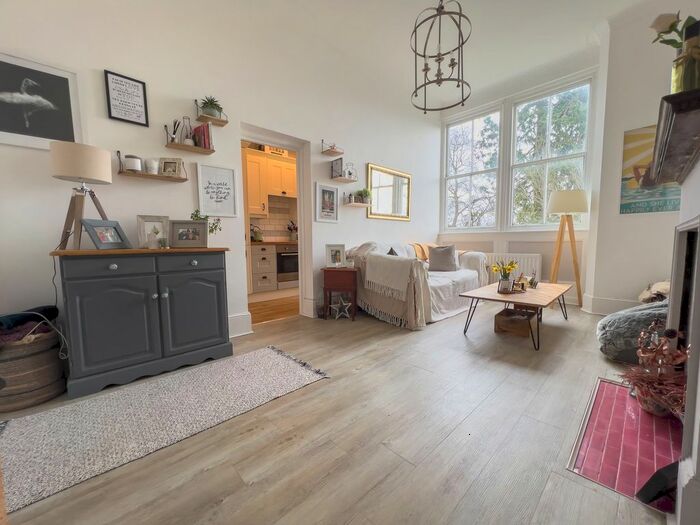 1 Bedroom Flat For Sale In Hammerwood Road, Ashurst Wood, RH19
