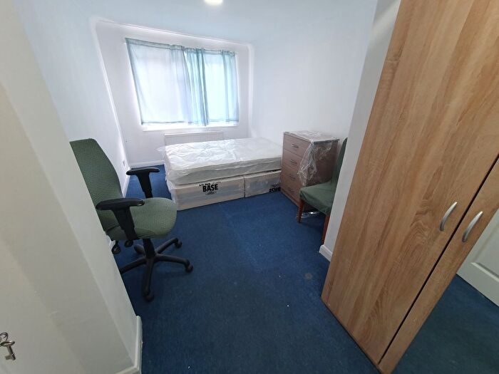 2 Bedroom Flat To Rent In Higham Hill Road, London, E17