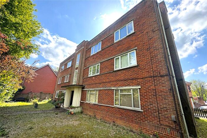 2 Bedroom Flat For Sale In Alexandra Road, Farnborough, Hampshire, GU14