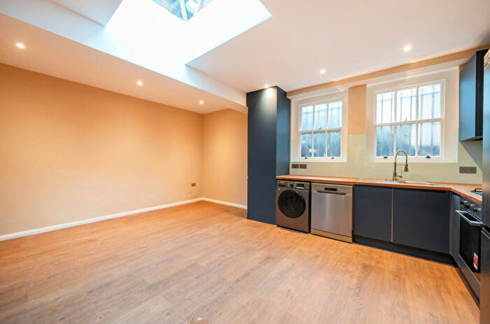 4 Bedroom Apartment To Rent In Trinity Walk, Hampstead, London, NW3