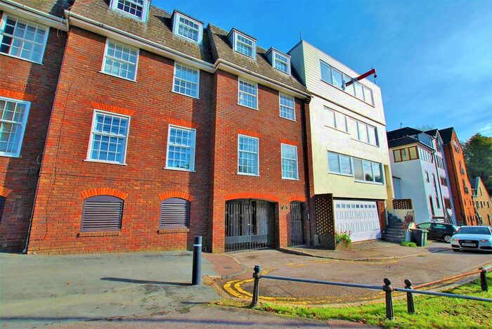 2 Bedroom Flat To Rent In Quarry Street, Guildford, GU1