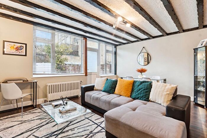 3 Bedroom Maisonette To Rent In Florida Street, Bethnal Green, E2