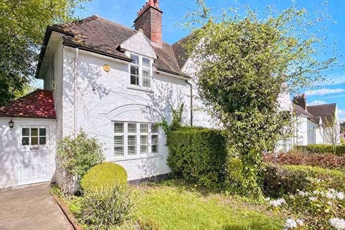 2 Bedroom Property For Sale In Hogarth Hill, Hampstead Garden Suburb, NW11