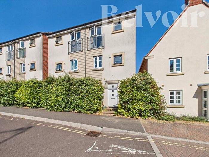 3 Bedroom Town House For Sale In Sinclair Drive, Basingstoke, RG21