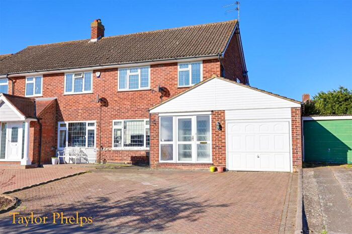 3 Bedroom Semi Detached House To Rent In Field Way, Hoddesdon, EN11