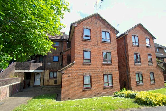 2 Bedroom Flat To Rent In Pankhurst Place, Brocklesbury Close, Watford, WD24