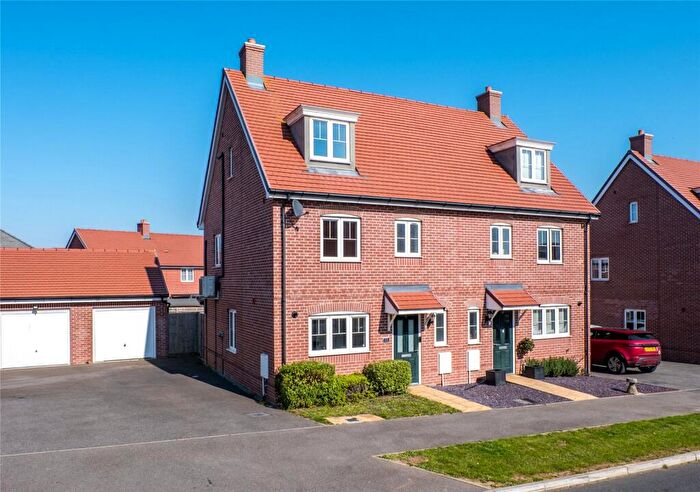 4 Bedroom Semi Detached House For Sale In Cornfield Drive, Gravesend, DA11