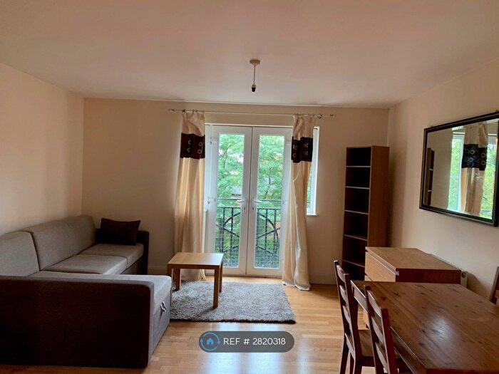 1 Bedroom Flat To Rent In West Point Close, Hounslow, TW4