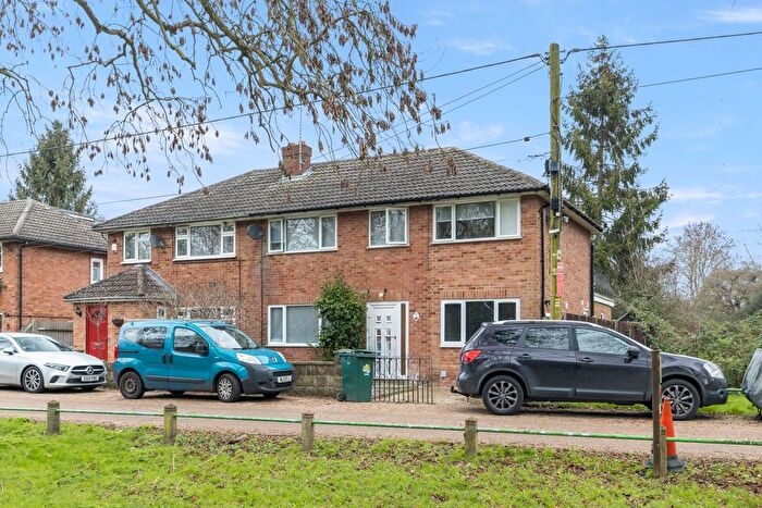 Studio To Rent In Birch Green, Staines, TW18