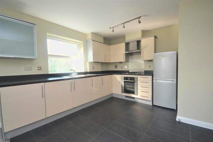 2 Bedroom Flat To Rent In Meadowbank Close, Osterley, Isleworth, TW7