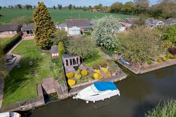 3 Bedroom Detached Bungalow For Sale In The Street, Dilham, NR28