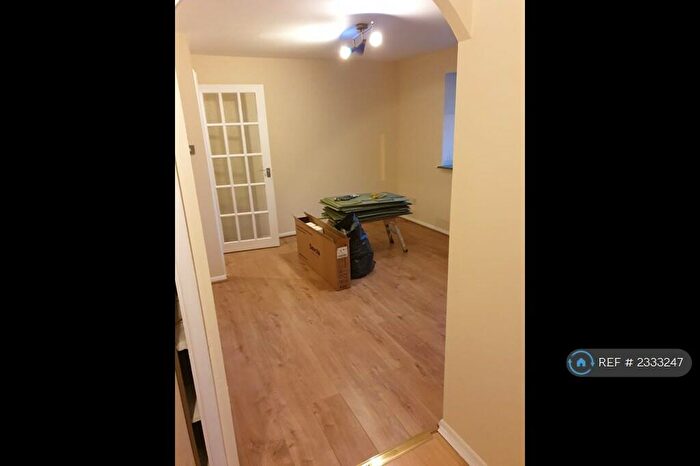 1 Bedroom Flat To Rent In Magpie Close, Enfield, EN1