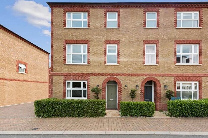 4 Bedroom Semi Detached House To Rent In Sassoon Drive, Barnet, EN4