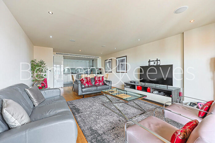 3 Bedroom Apartment To Rent In Boulevard Drive, London, NW9