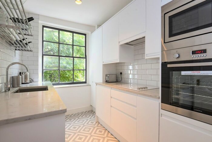 2 Bedroom Flat To Rent In Myddelton Square, London, EC1R