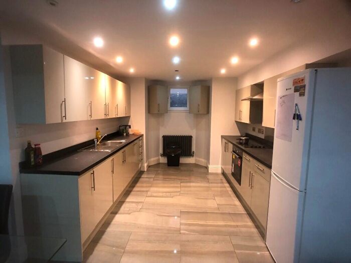 4 Bedroom End Of Terrace House To Rent In Meanwood Road, Leeds, West Yorkshire, LS7