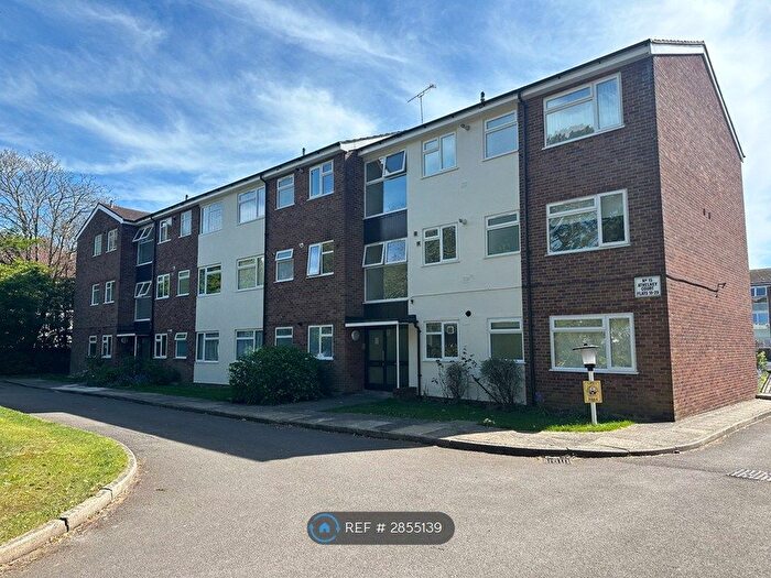 3 Bedroom Flat To Rent In Athelney Court, Bournemouth, BH1