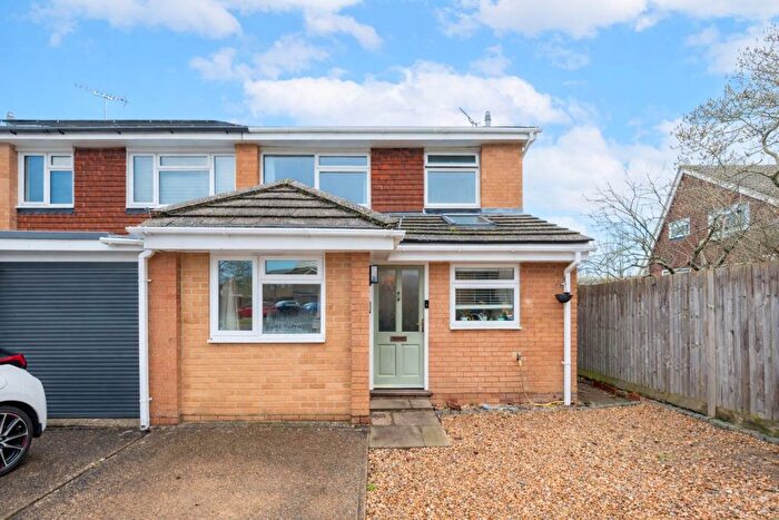 3 Bedroom End Terrace House For Sale In Downsview Road, Horsham, RH12