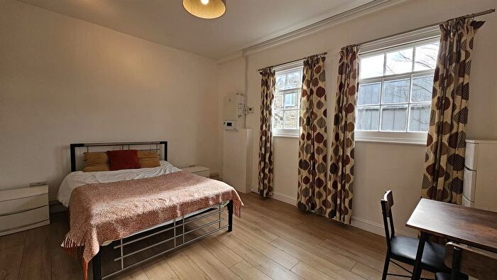 Studio To Rent In Flat, Newmarket Road, Cambridge, CB5