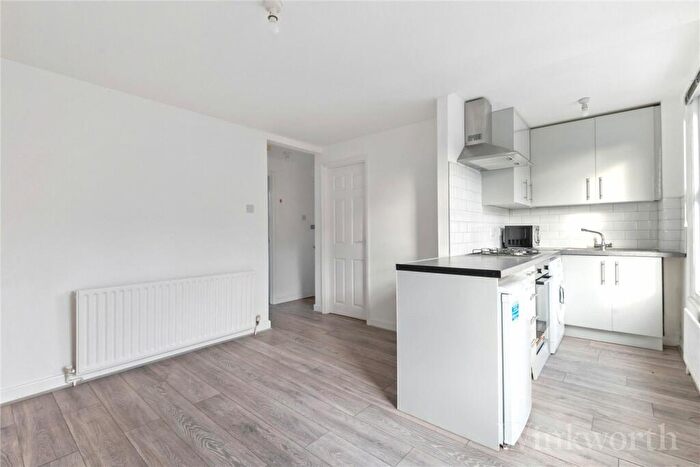 1 Bedroom Apartment To Rent In Dartmouth Road, London, SE23