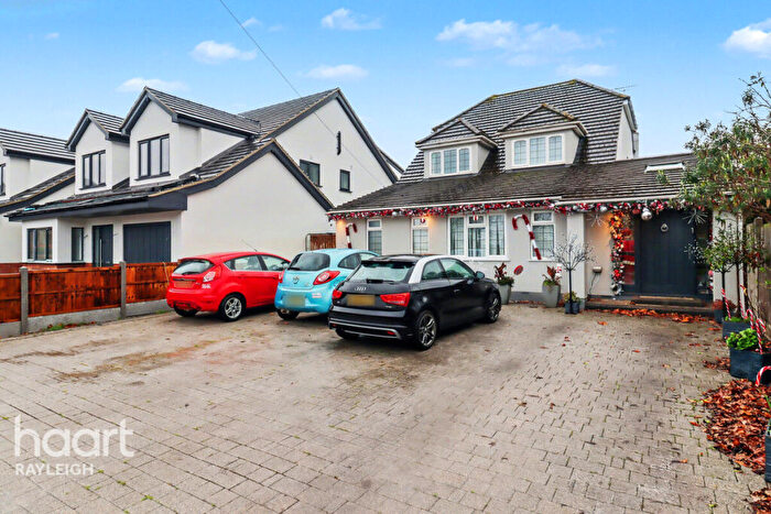 5 Bedroom Detached House For Sale In Poors Lane, Daws Heath, SS7