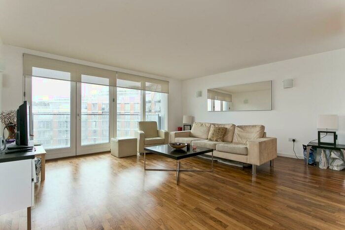 2 Bedroom Apartment To Rent In New Providence Wharf, Fairmont Avenue, E14