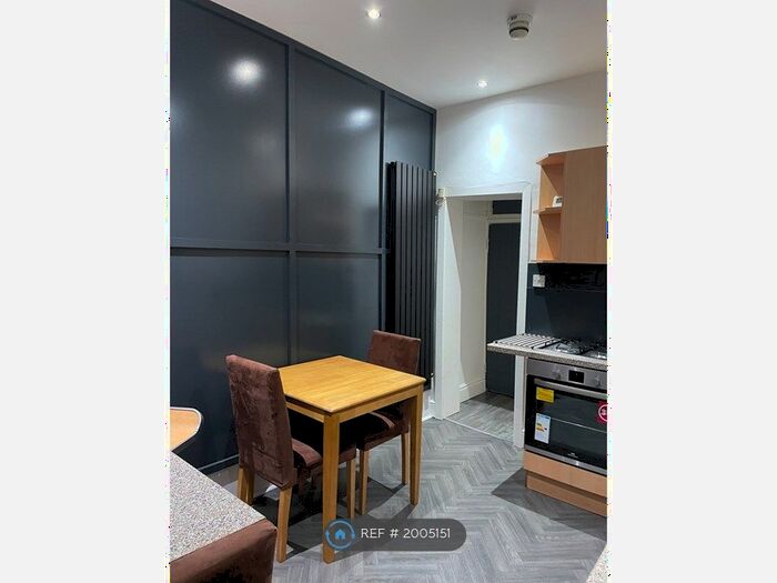 1 Bedroom Flat To Rent In Ladybarn Road, Manchester, M14