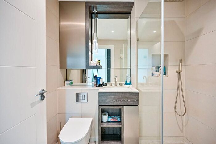 2 Bedroom Flat To Rent In Queenshurst Square, Kingston, Kingston Upon Thames, KT2