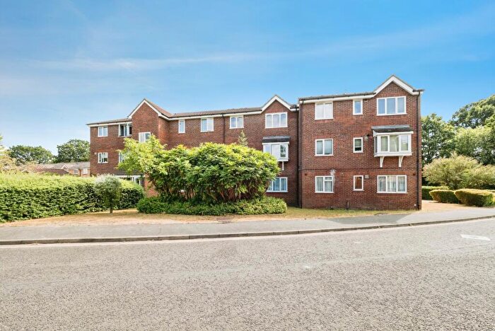 2 Bedroom Flat For Sale In Latimer Drive, Hornchurch, RM12