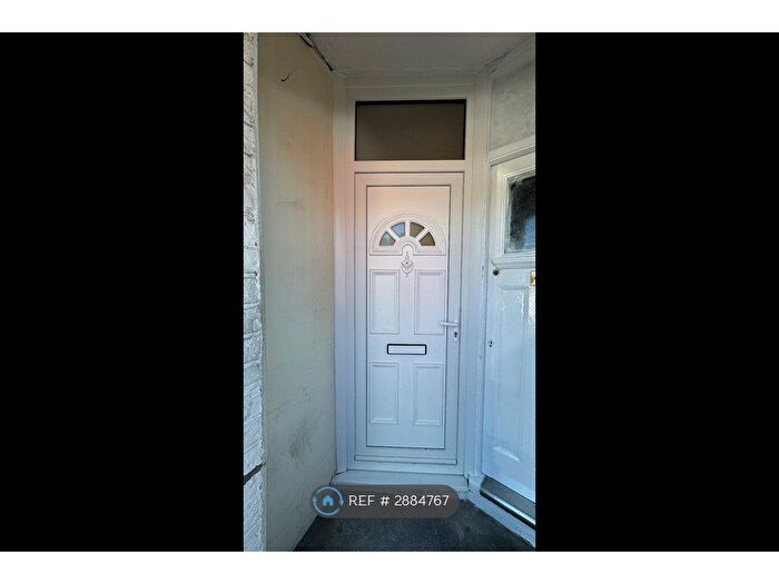 2 Bedroom Flat To Rent In Manor Park, London, E12