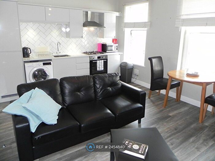 2 Bedroom Flat To Rent In Duesbery St, Hull, HU5