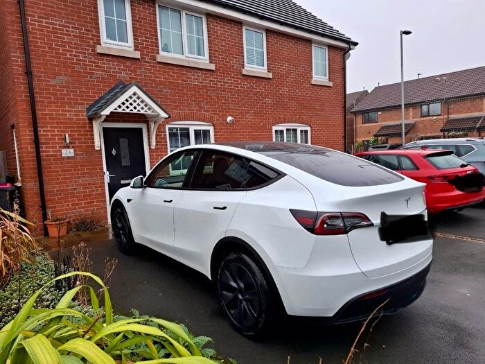 3 Bedroom Semi-Detached House To Rent In Salford, M5