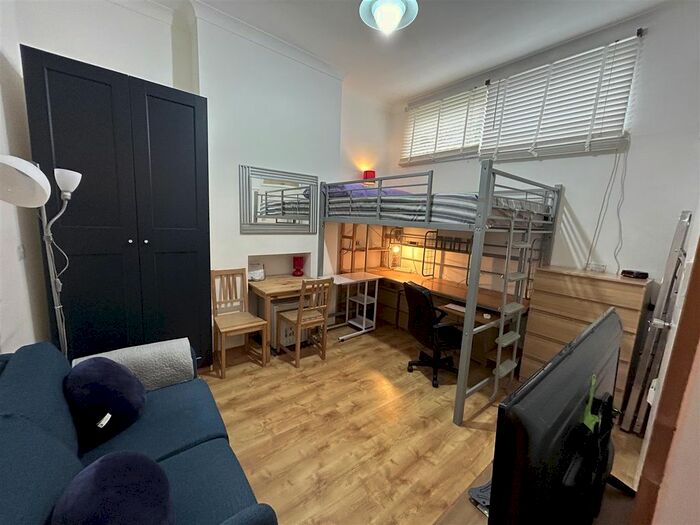 Studio To Rent In Lichfield Grove, Finchley, London, N3