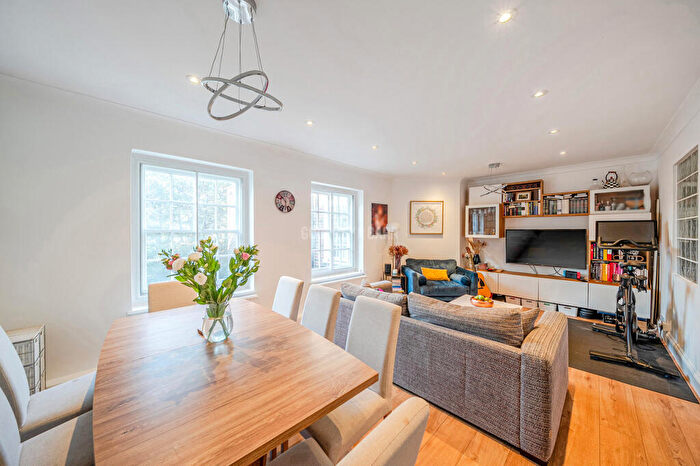 2 Bedroom Apartment For Sale In Corringham Court, Hampstead Garden Suburb, NW11