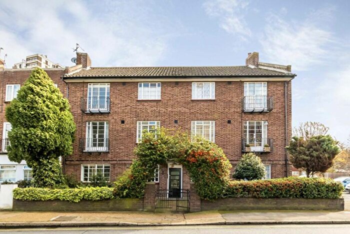 1 Bedroom Flat To Rent In Wyndham Road, Camberwell, SE5