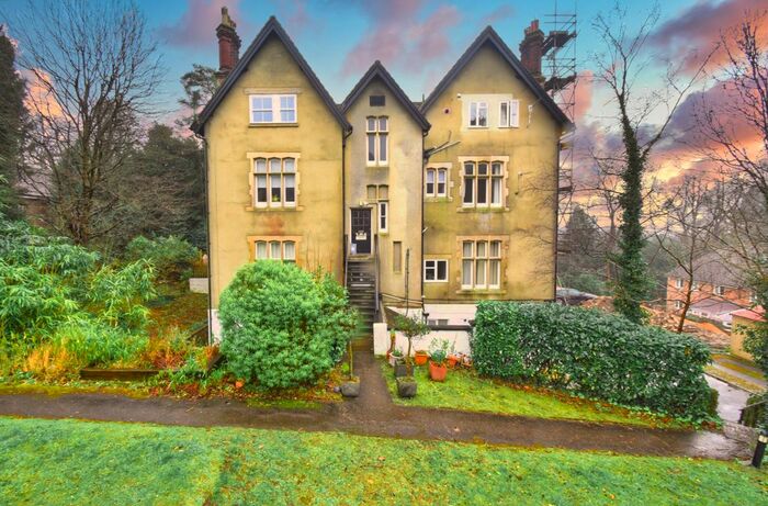 2 Bedroom Flat To Rent In Raglan Road, Reigate, RH2