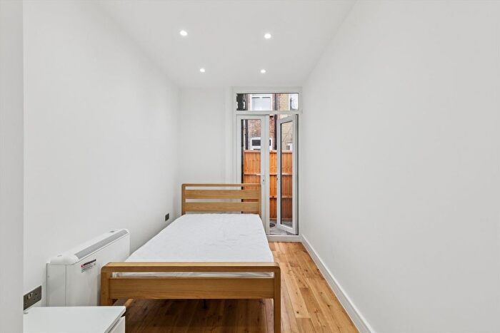 1 Bedroom Flat To Rent In Haydons Road, Wimbledon, SW19