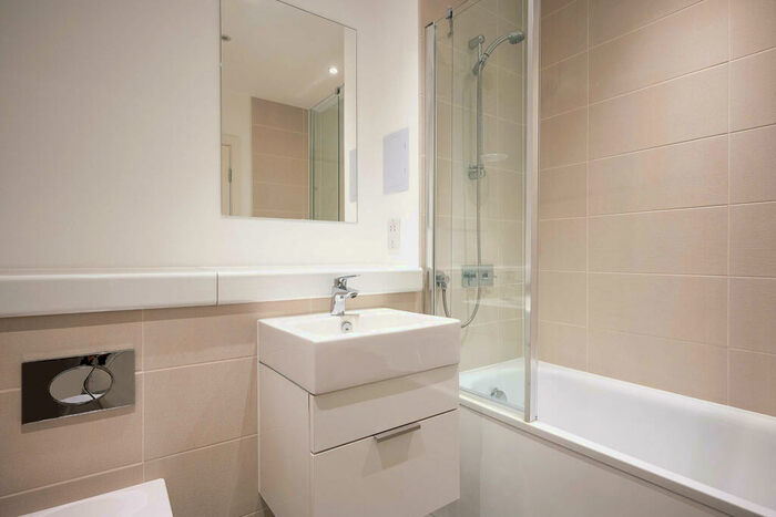 2 Bedroom Flat To Rent In The Wullcomb, Highcross Street, Leicester, LE1