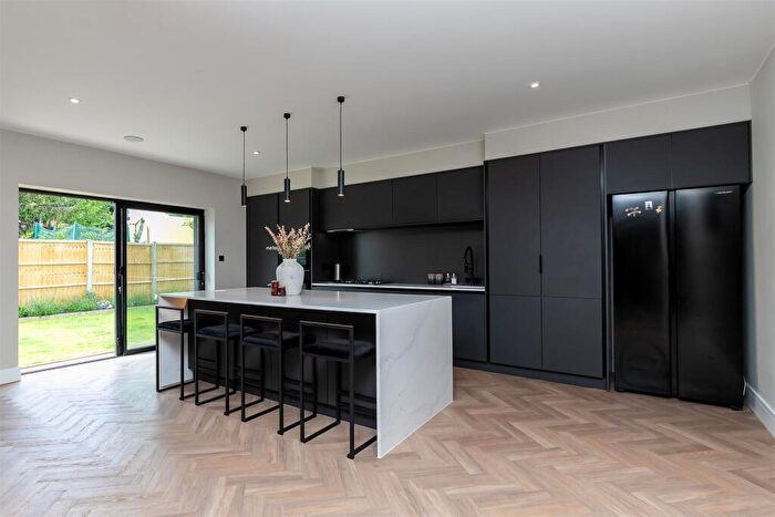 4 Bedroom Detached House For Sale In The Meads, Bricket Wood, St. Albans, AL2