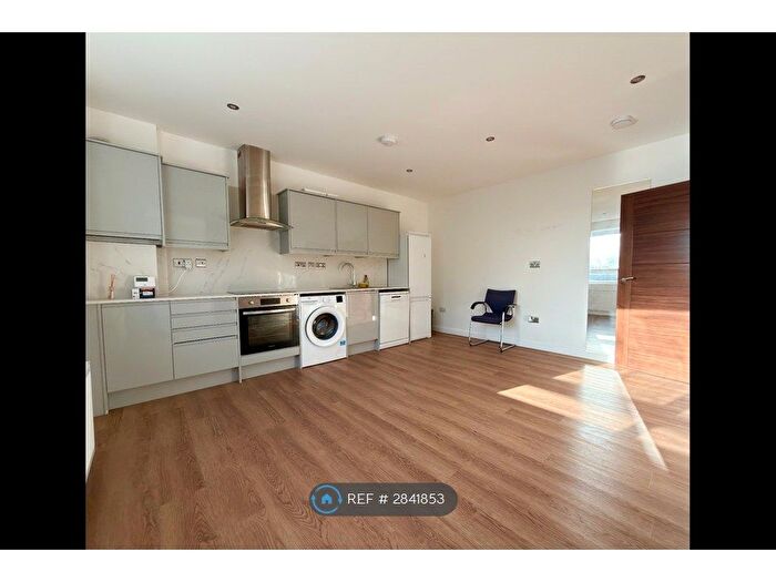 Studio To Rent In Battle House, Barnet, EN4