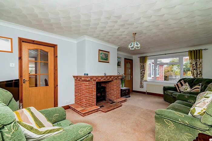 2 Bedroom Bungalow For Sale In Kells Way, Geldeston, Beccles, Norfolk, NR34