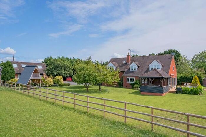 5 Bedroom Detached House For Sale In The Vines, Baughton, Worcestershire, WR8