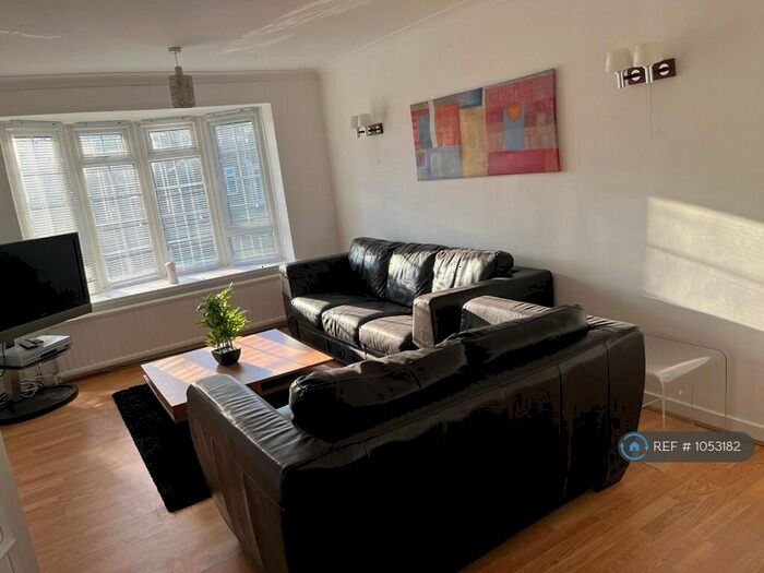 2 Bedroom Flat To Rent In Gregory Court, Nottingham, NG7