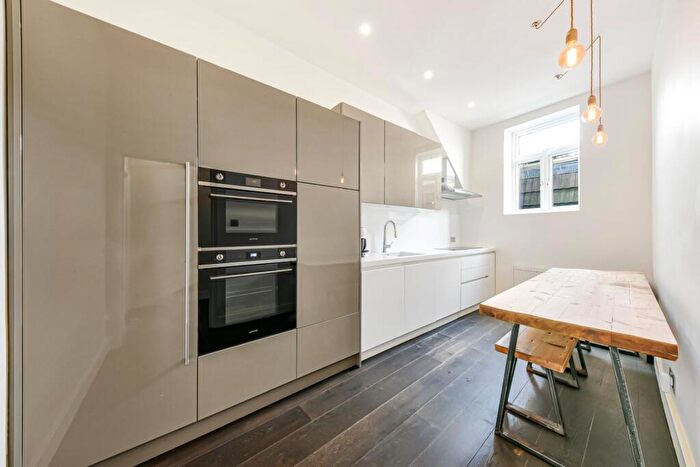 4 Bedroom Flat To Rent In Heath Street, Hampstead Village, NW3