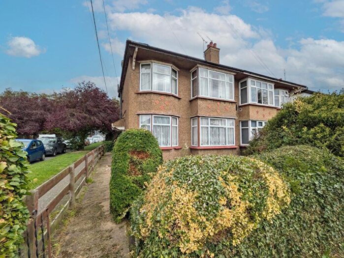 2 Bedroom Flat For Sale In Homestead Gardens, Hadleigh, Essex, SS7