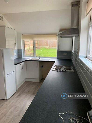 5 Bedroom Detached House To Rent In Hillborough Road, Luton, LU1