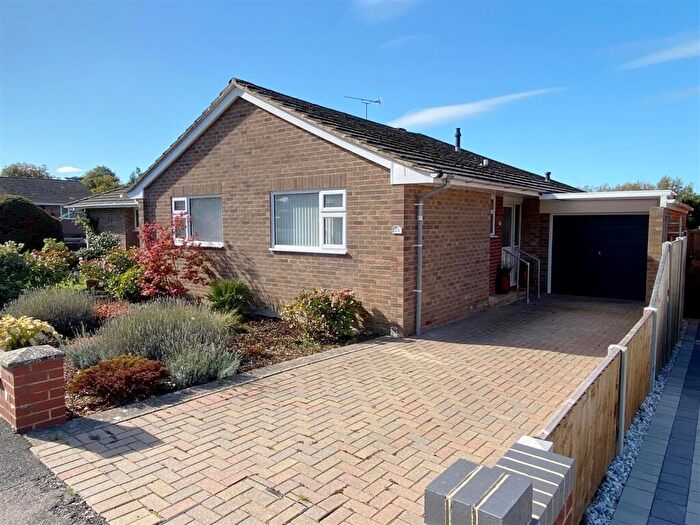 2 Bedroom Bungalow For Sale In Monkswood Close, Newbury, RG14